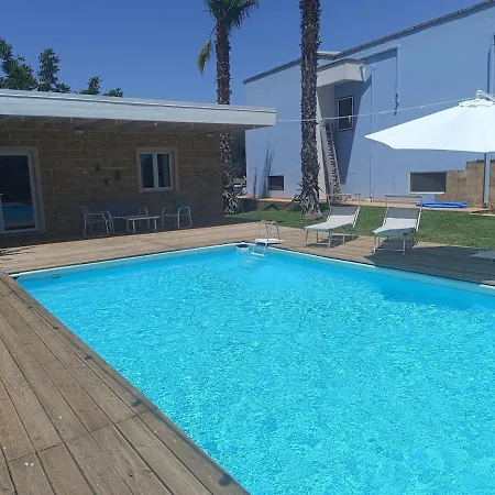 Depandance In Con Piscina